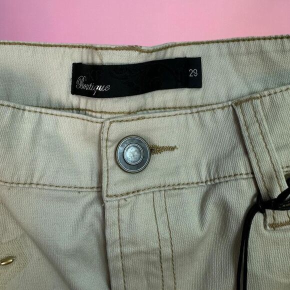 Embroidered, beaded and embellished floral beige shorts with brown details🎀 - Picture 7 of 8